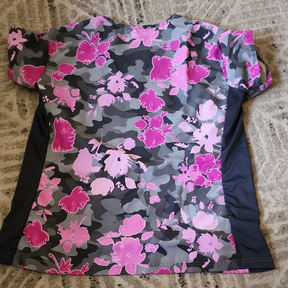 Green Town Scrubs - Picture 2 of 3